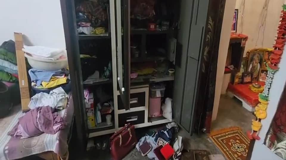 चोरों ने घर में की चोरी
