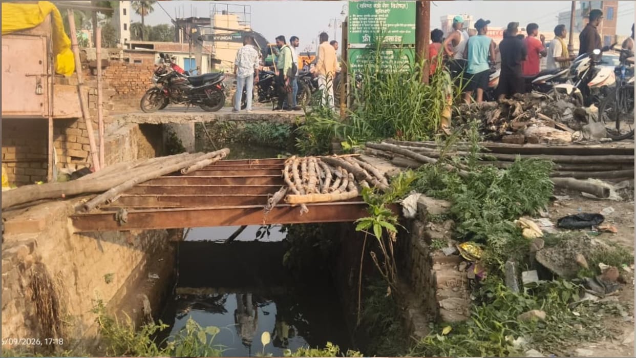 Elderly man from Bihar dies after falling into an open drain in Gorakhpur's Padri Bazar area.