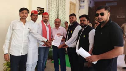 SP workers staged protest demanding ban on sale of meat and fish in Kashi and submitted memorandum in Varanasi