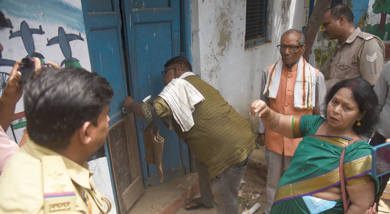 Lucknow: Amar Ujala's campaign paid off, girls returned to school; ADM withdraws his order