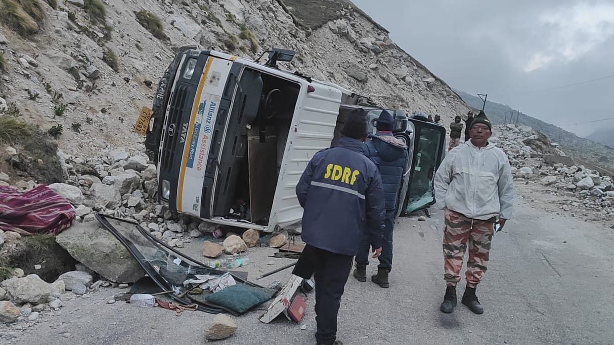 Accident on India China border Truck transporting a broken down Thar vehicle overturns near Mana one Died