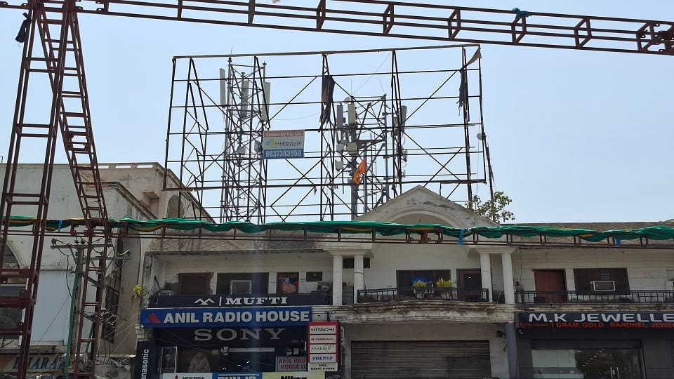 Safety Alarm in Agra: 411 Hoardings Lack Structural Certificates After Major Hoarding Mishap