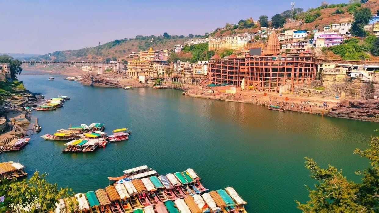 Crowds thronging Omkareshwar during Adhik Maas Boat operations for the Omkar Parvat Parikrama suspended