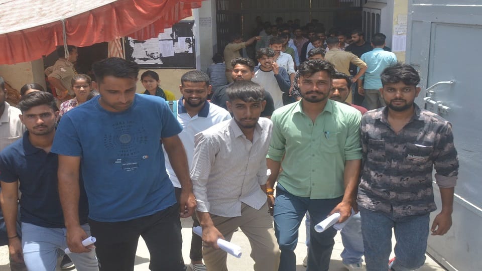 Current Affairs Stump Candidates in UP Police Exam Traffic Jams and Overcharging Add to Trouble