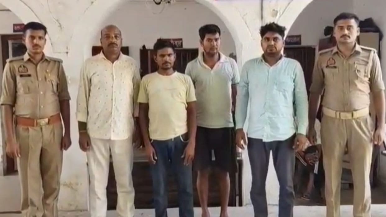 Chandauli News Cattle smugglers arrested transporting animals 5000 per trip three vehicles seized
