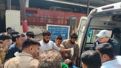 Driver dies after pickup truck falls into gorge in Kapkot