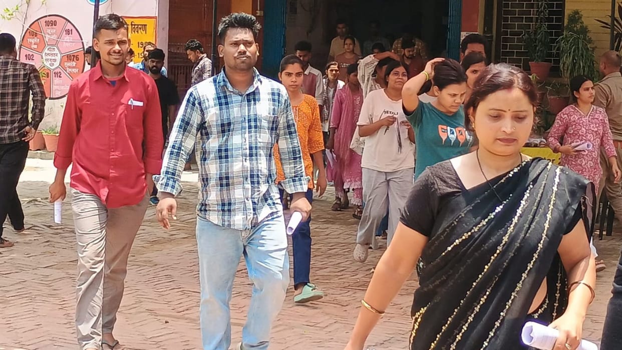 2395 candidates stayed away from police constable recruitment exam 7205 candidates turned in ghazipur