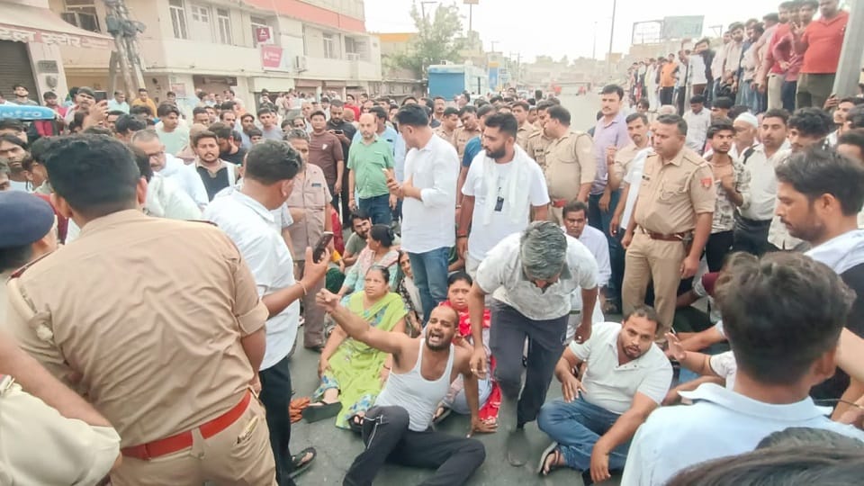 Massacre in Baghpat: Markets shut in protest against double murder, demand for an encounter