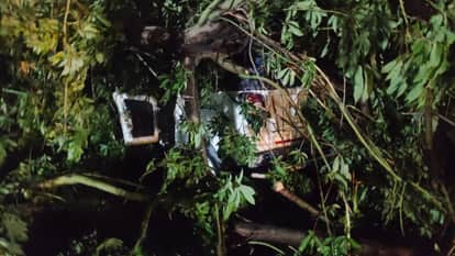 power supply disrupted due to storm and rain wreak havoc in Bareilly