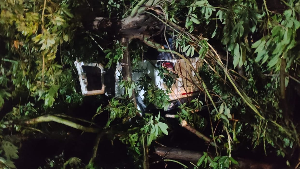 power supply disrupted due to storm and rain wreak havoc in Bareilly