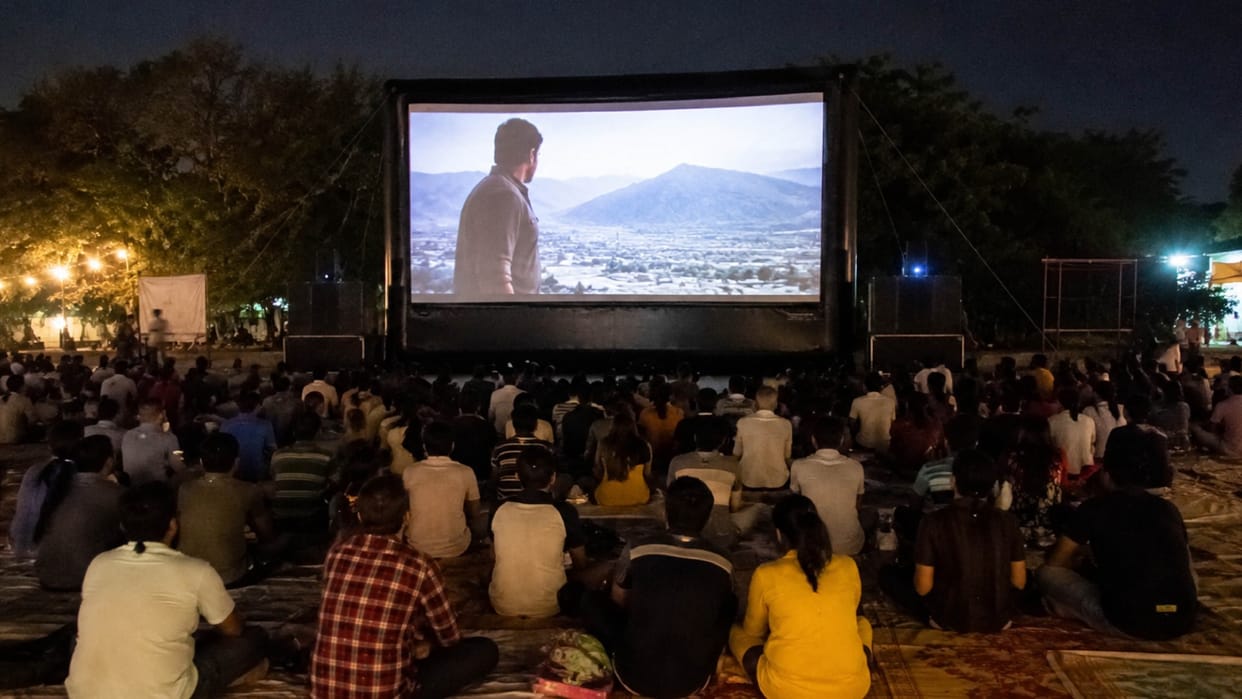 Watch Hindi movies free under open sky at Gandhi Maidan Patna Bihar News Entertainment news