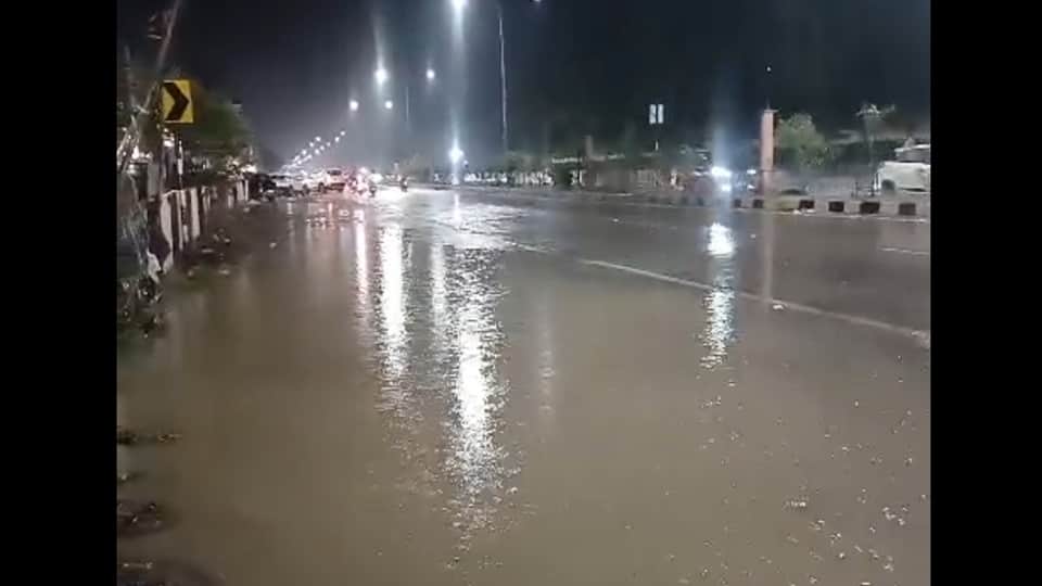 अंबाला में बारिश के बाद सड़क पर भरा पानी