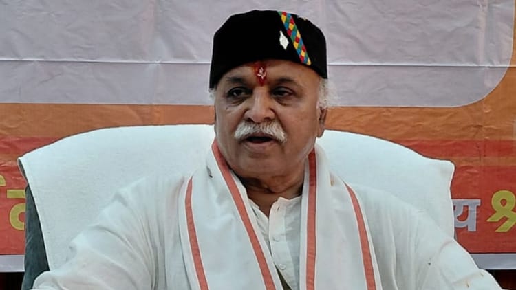 प्रवीण तोगड़िया का बयान: अब हिंदुओं को दो नहीं, तीन बच्चों की आवश्यकता, घर में हनुमान चालीसा का पाठ करें