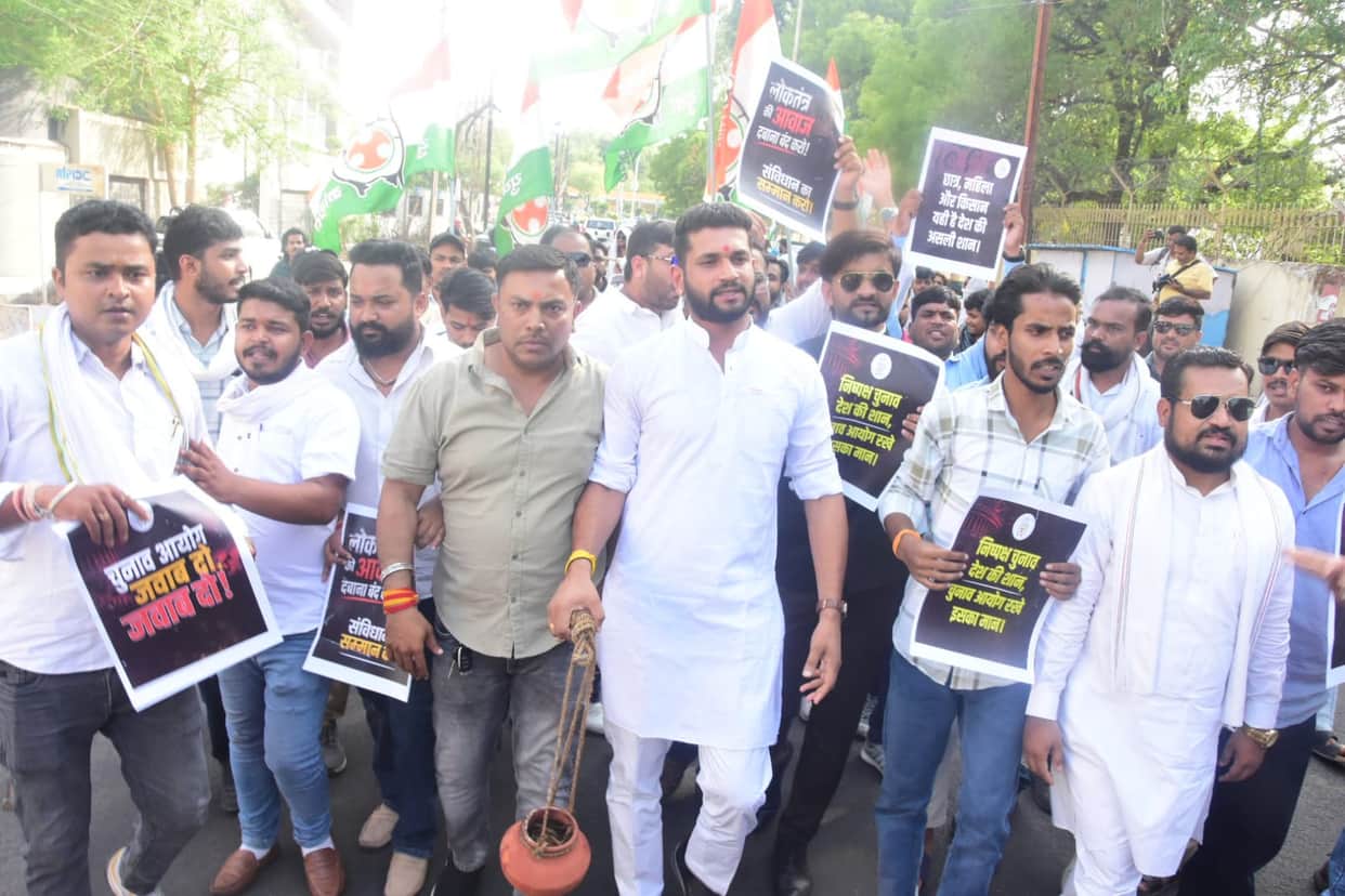 Uproar over cancellation of Natarajan's nomination: Congress protests from the Assembly to the Election Commis