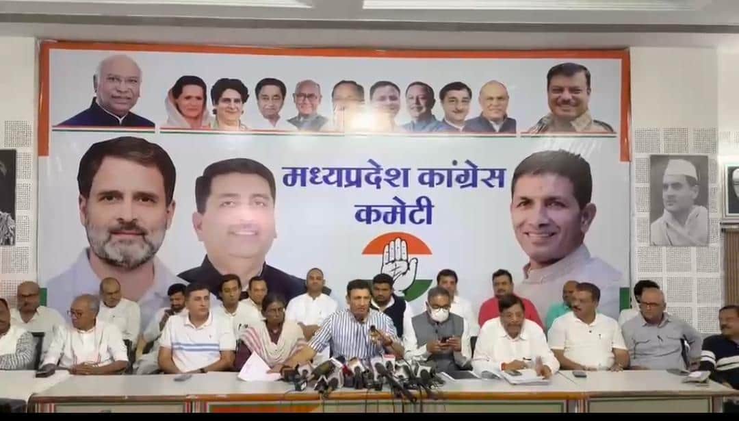 प्रेसवार्ता की फोटो