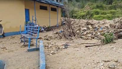 Rudraprayag News Torrential rain wreaks havoc in Khaliyan village damaging connecting roads and culverts