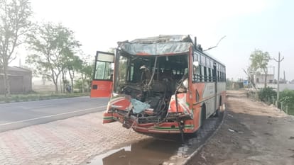 driver dies due to bus collides with truck on highway in Shahjahanpur