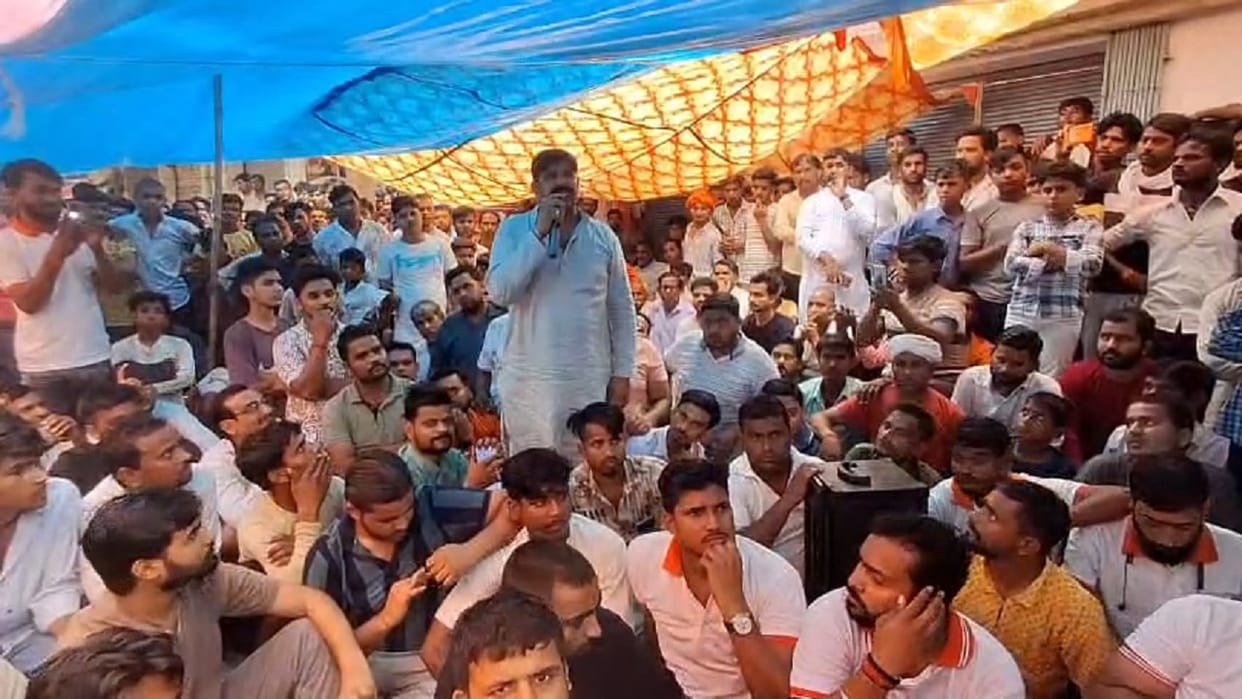 Allegations of encroachment on Holi Chowk land Rashtriya Bajrang Dal stages protest