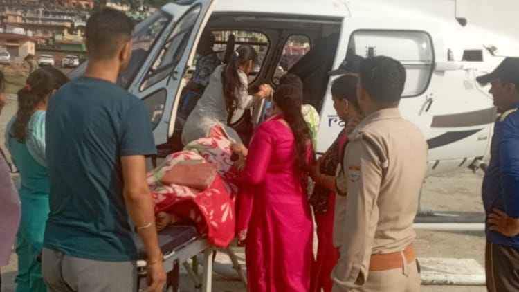 Uttarkashi: नौगांव सीएचसी में भर्ती गर्भवती के इलाज में हुई परेशानी, एयरलिफ्ट कर देहरादून भेजा