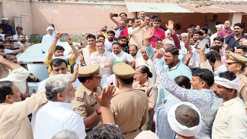 Baraut Murder Case: 'Killers clearly seen shooting Varun—arrest them'; family creates a ruckus with the body