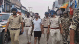 'पुष्पा' की परेड: जिस इलाके में जहांगीर खान की बोलती थी तूती, अब पुलिस ने टीशर्ट और निक्कर में सड़कों पर घुमाय