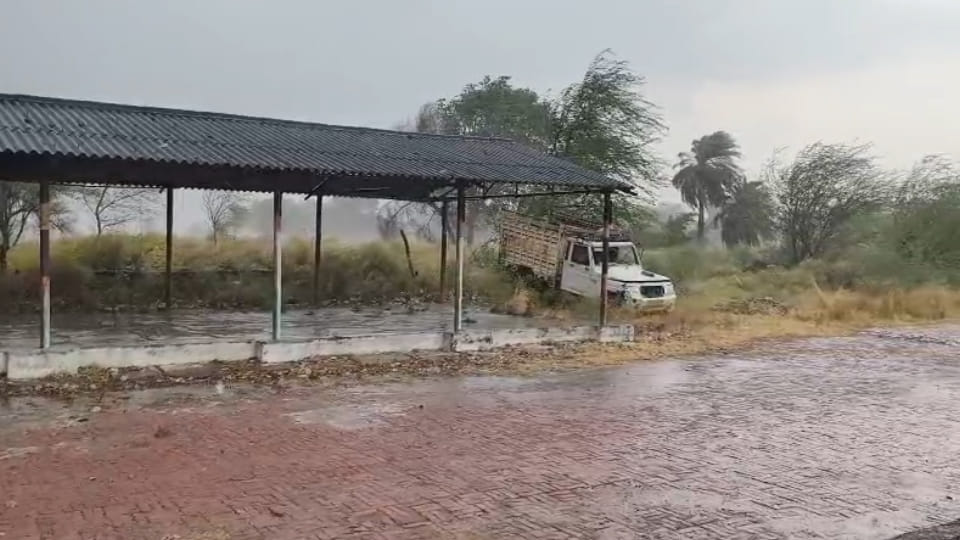 Weather: One dead, one critically injured after being struck by lightning during a storm in Jalaun