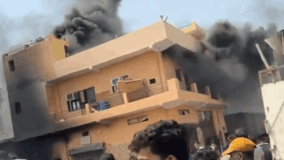 Ghaziabad Fire:गाजियाबाद की केमिकल फैक्टरी में भड़की आग, दूर तक दिखा काले धुएं का गुबार; मची अफरा-तफरी – Massive Fire Broke Out Inside Chemical Factory In Hindon Vihar Ghaziabad Fire:गाजियाबाद की केमिकल फैक्टरी में भड़की आग, दूर तक दिखा काले धुएं का गुबार; मची अफरा-तफरी – Massive Fire Broke Out Inside Chemical Factory In Hindon Vihar