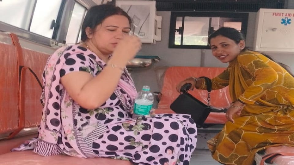 Jharkhand Tourist Falls Ill During Taj Mahal Visit Shifted to Hospital Due to Heat