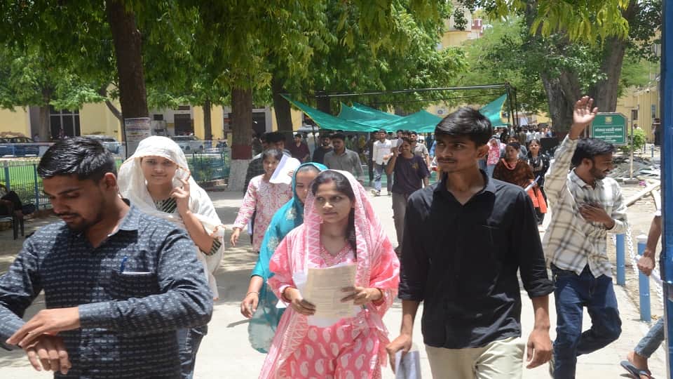General Studies Troubled Candidates Maths and Hindi Brought Relief in Police Exam