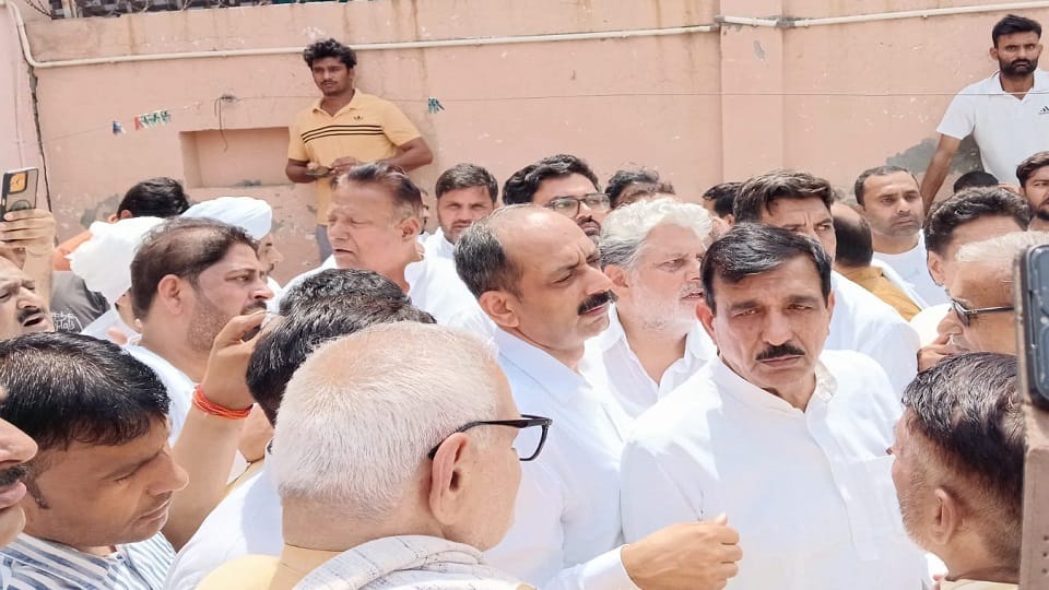 Baraut Murder Case: 'Killers clearly seen shooting Varun—arrest them'; family creates a ruckus with the body