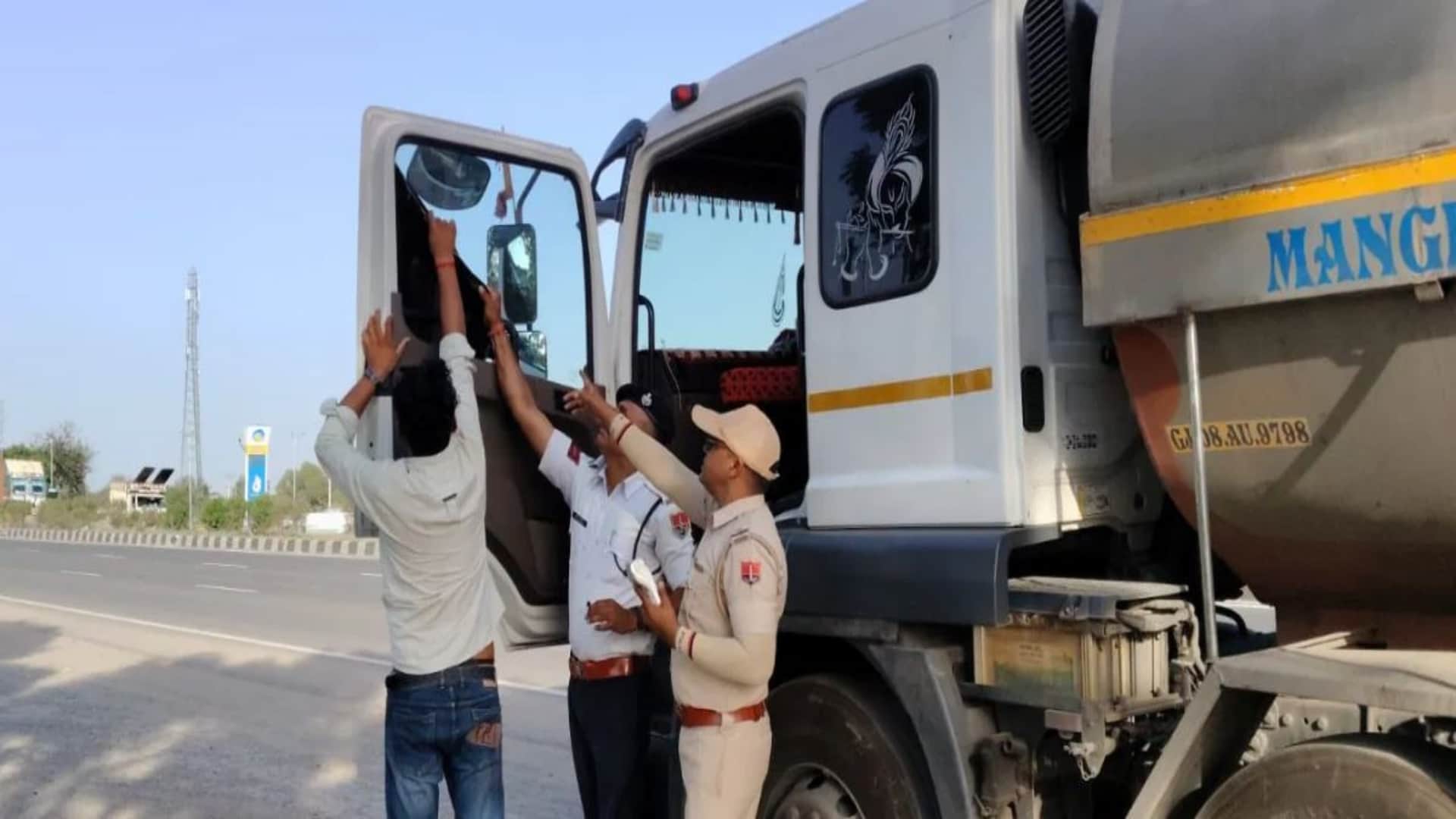 ट्रैफिक पुलिस की कार्रवाई