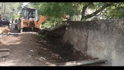 रेलवे की दीवार