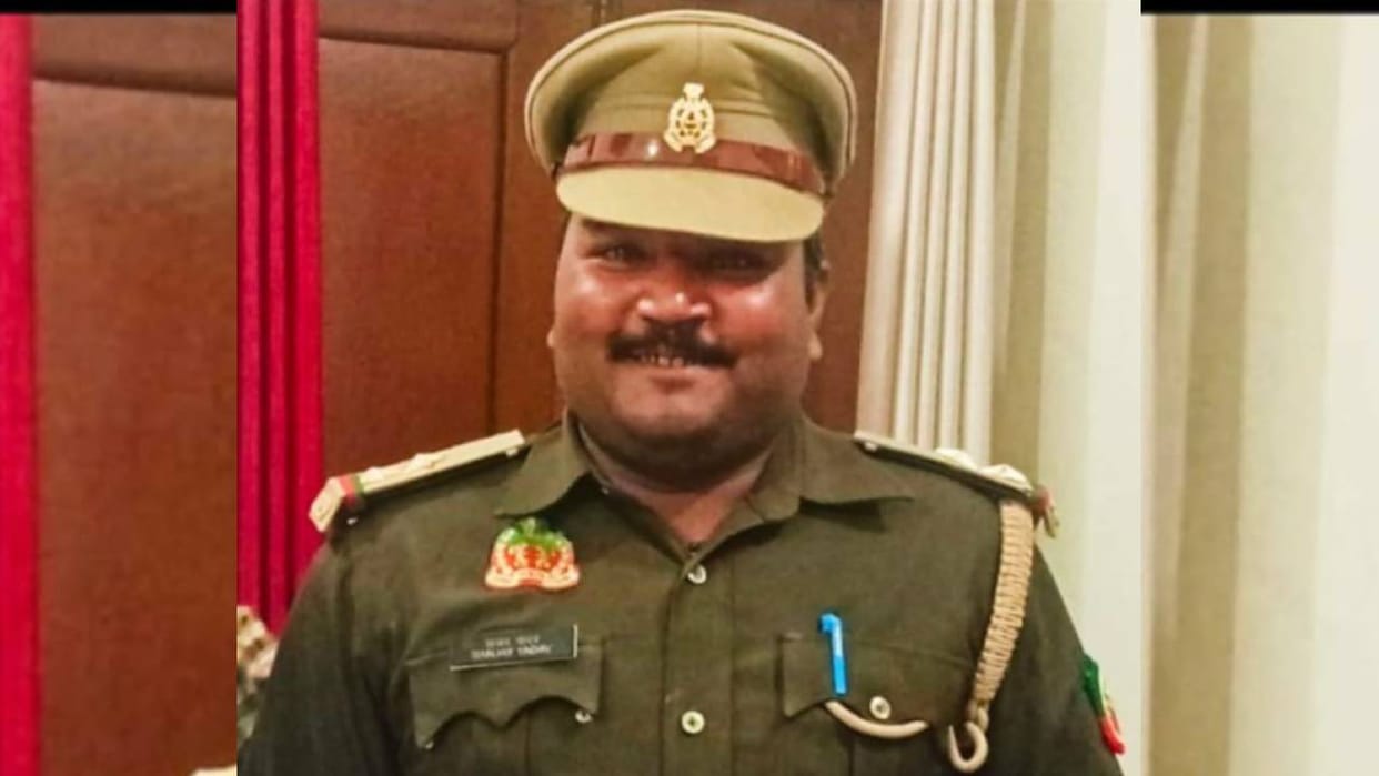 Raebareli: Forest Ranger caught accepting an ₹18,000 bribe; Anti-Corruption team registers a case.