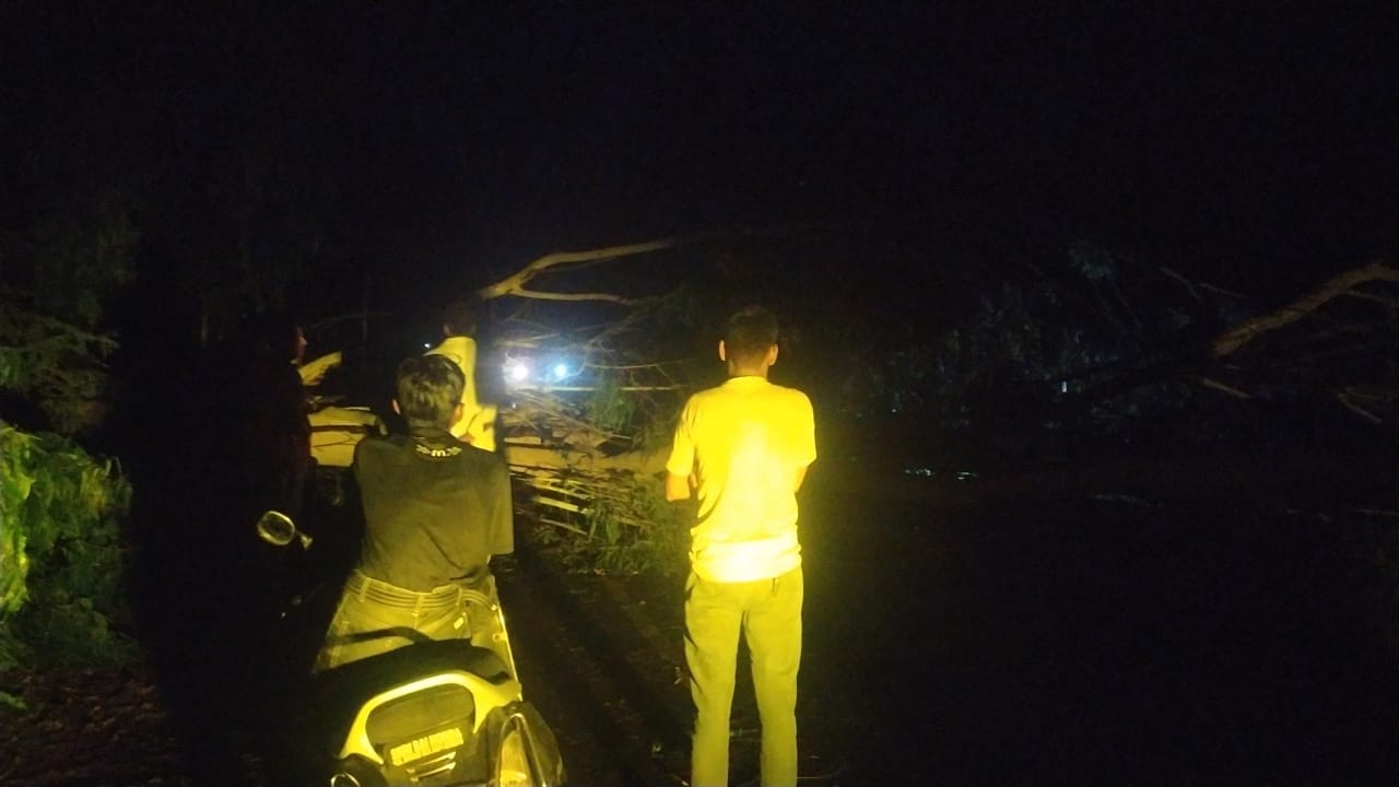 Storm wreaks havoc power system collapses due to eight substations shut down in bareilly