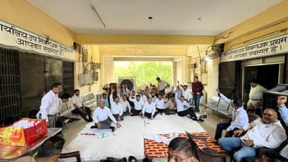 Lawyers went on strike to protest against e registration not a single deed was registered in Noida