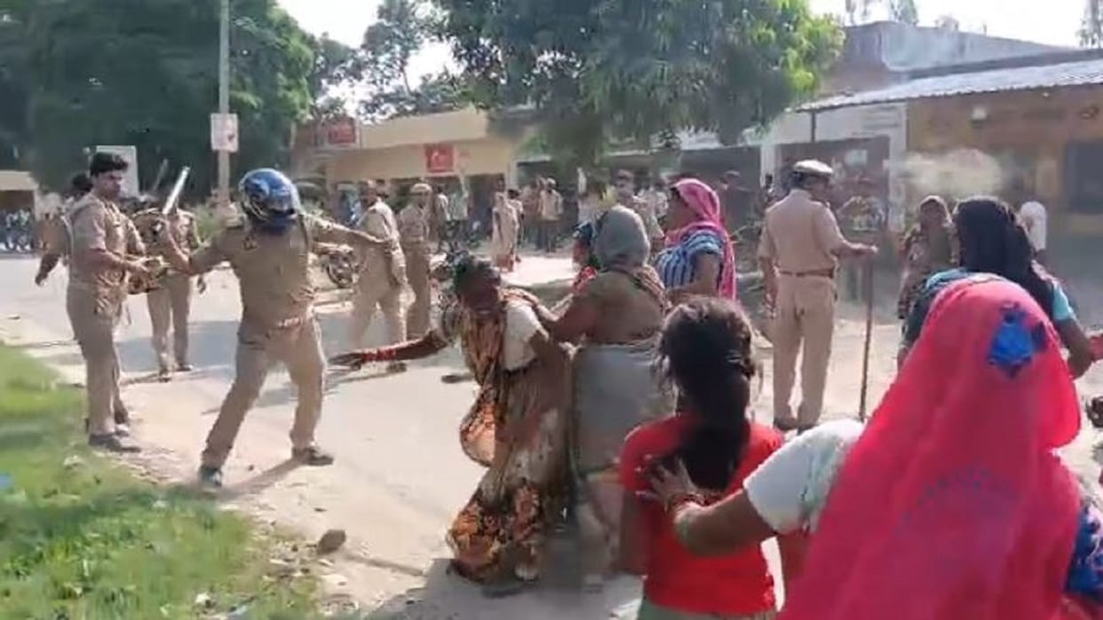 Villagers surrounded the police chowki alleging a fake encounter in Shahjahanpur