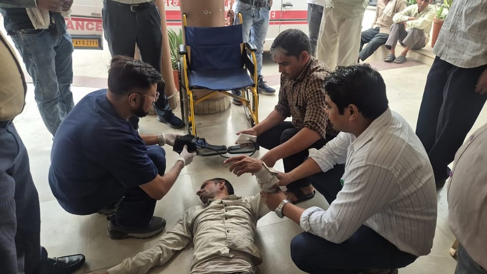 Complainant fainted at Aligarh DM office
