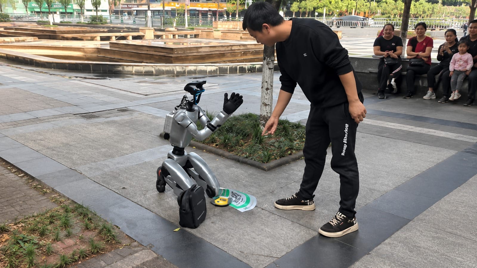 Robot Beggar in China Goes Viral, Internet Left Shocked by Unusual AI Scene