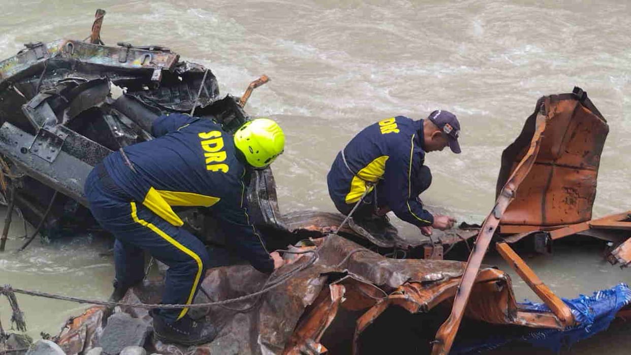 Truck plunges into Alaknanda near Badrinath Highway SDRF engaged in search for missing person Chamoli