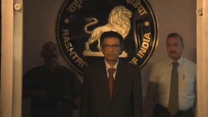 Governor X Review users like Manoj Bajpayee film compare it with Dhurandhar
