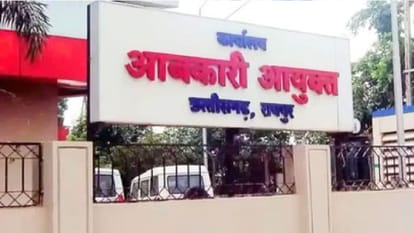 Excise department takes major action against overrating in liquor shops suspends 4 issues notice to 8 officers