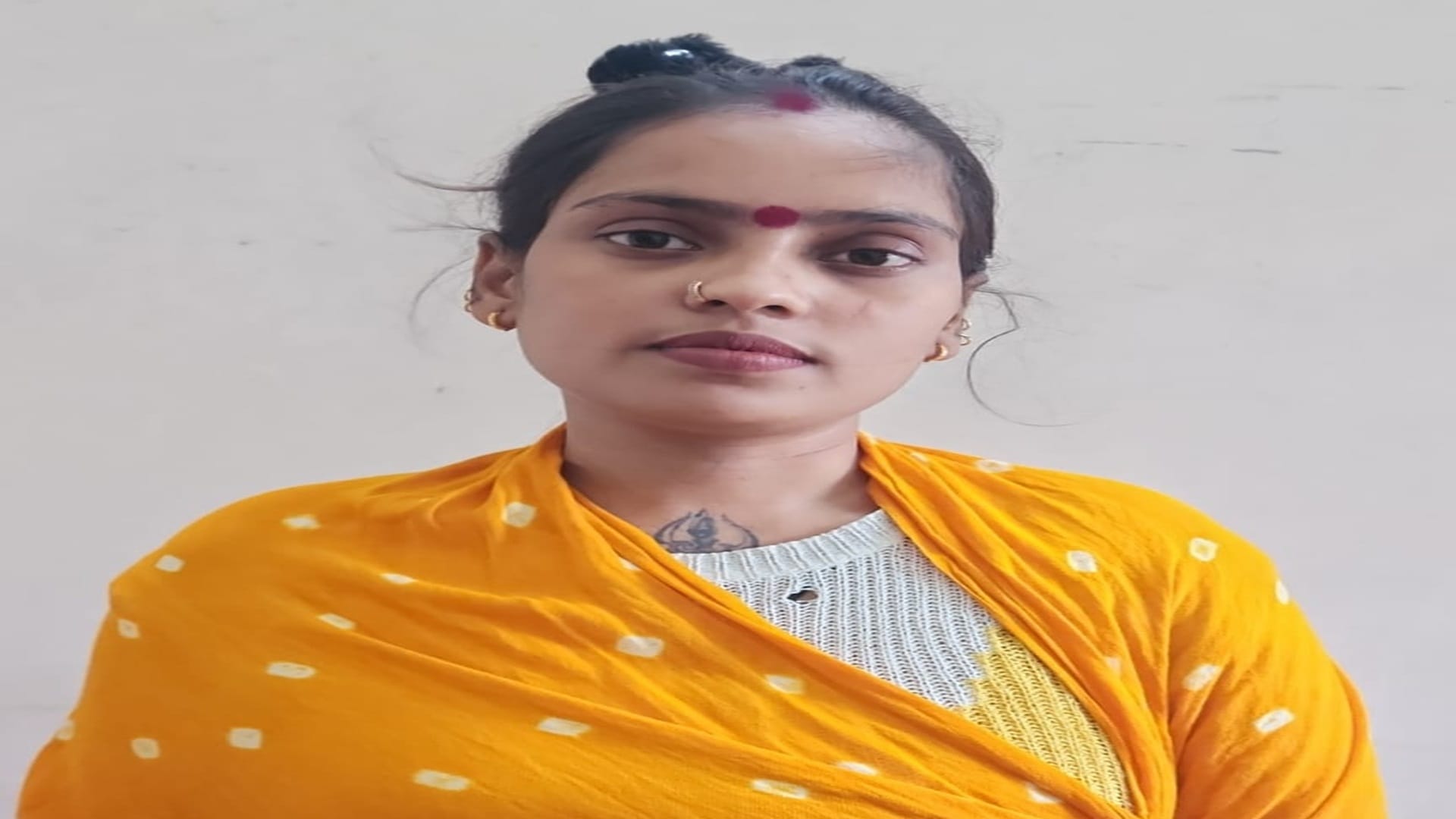 कुख्यात महिला बदमाश मुस्कान को छह जिलों से किया बाहर