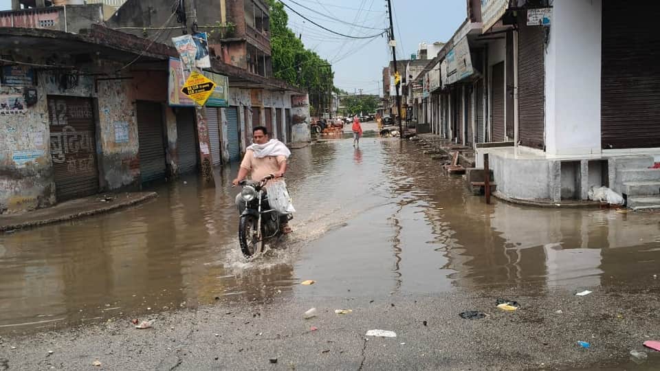 Shamli: Power supply disrupted in 230 villages across the district due to storms and rain; 25 poles toppled