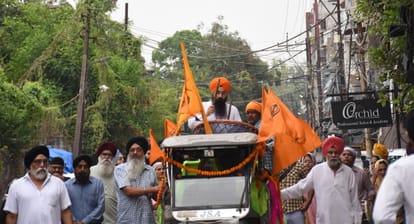 Kanpur Grand Nagar Kirtan procession featuring a sacred handwritten copy of Sri Guru Granth Sahib Ji