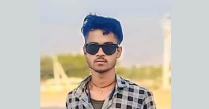 Hardoi Pickup truck hits motorcycle young man on his way to bring his wife home dies