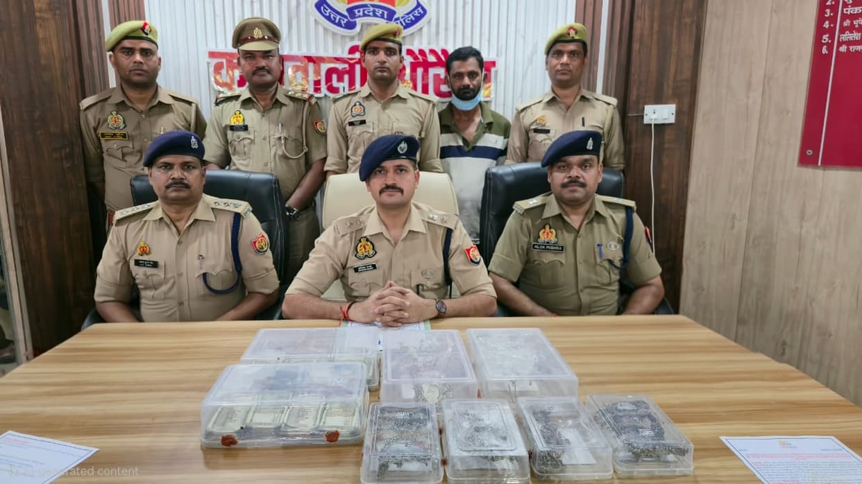 Auraiya Theft worth lakhs solved; neighbor turns out to be burglar accused and a juvenile offender arrested