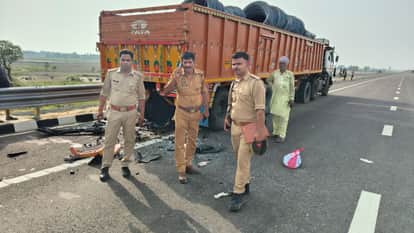 Unnao Ganga Expressway Accident High speed and a moment of drowsiness caused the accident four friends died
