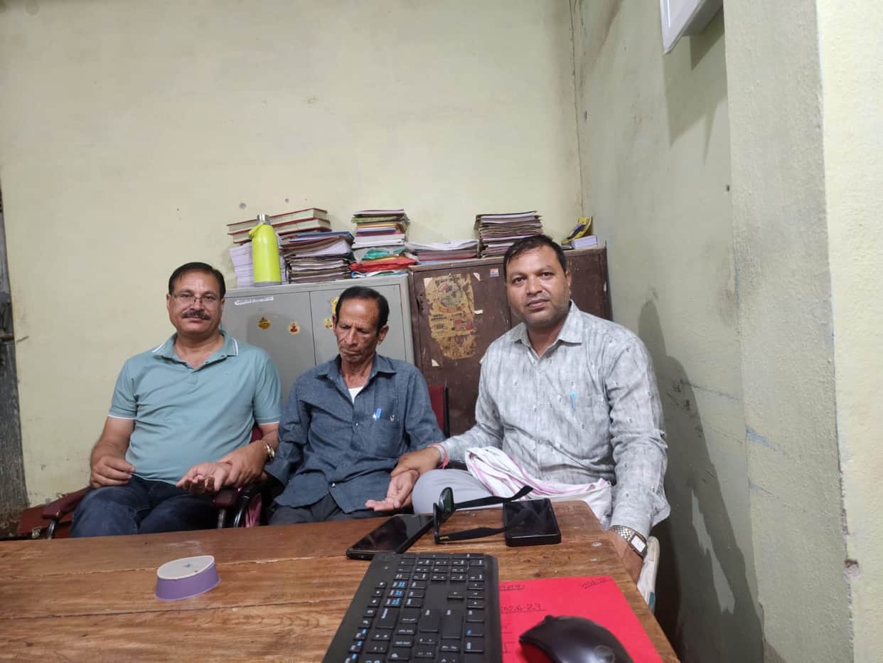 Indore: Two employees arrested red-handed for demanding a bribe of ₹20,000 in connection with a Kisan Credit L