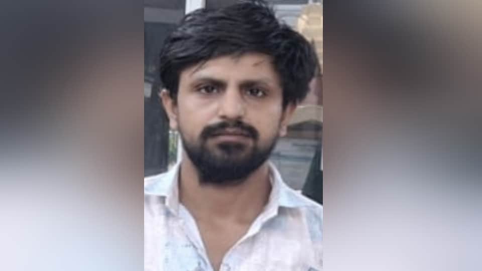 पकड़ा गया आरोपी।