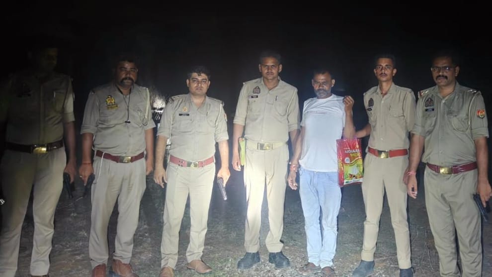 Jhansi: Man accused of swindling ₹10 lakh from a scrap dealer arrested in an encounter